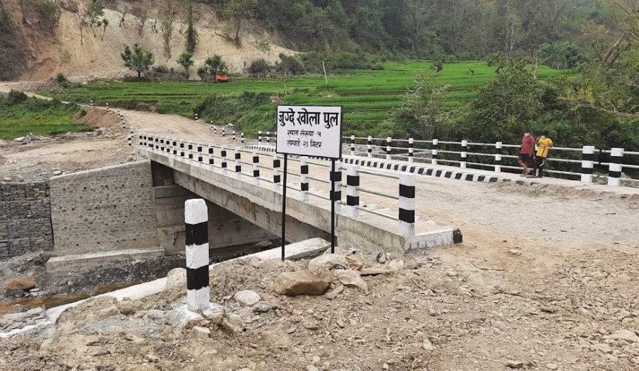 जुग्दे खोला सडक पुल